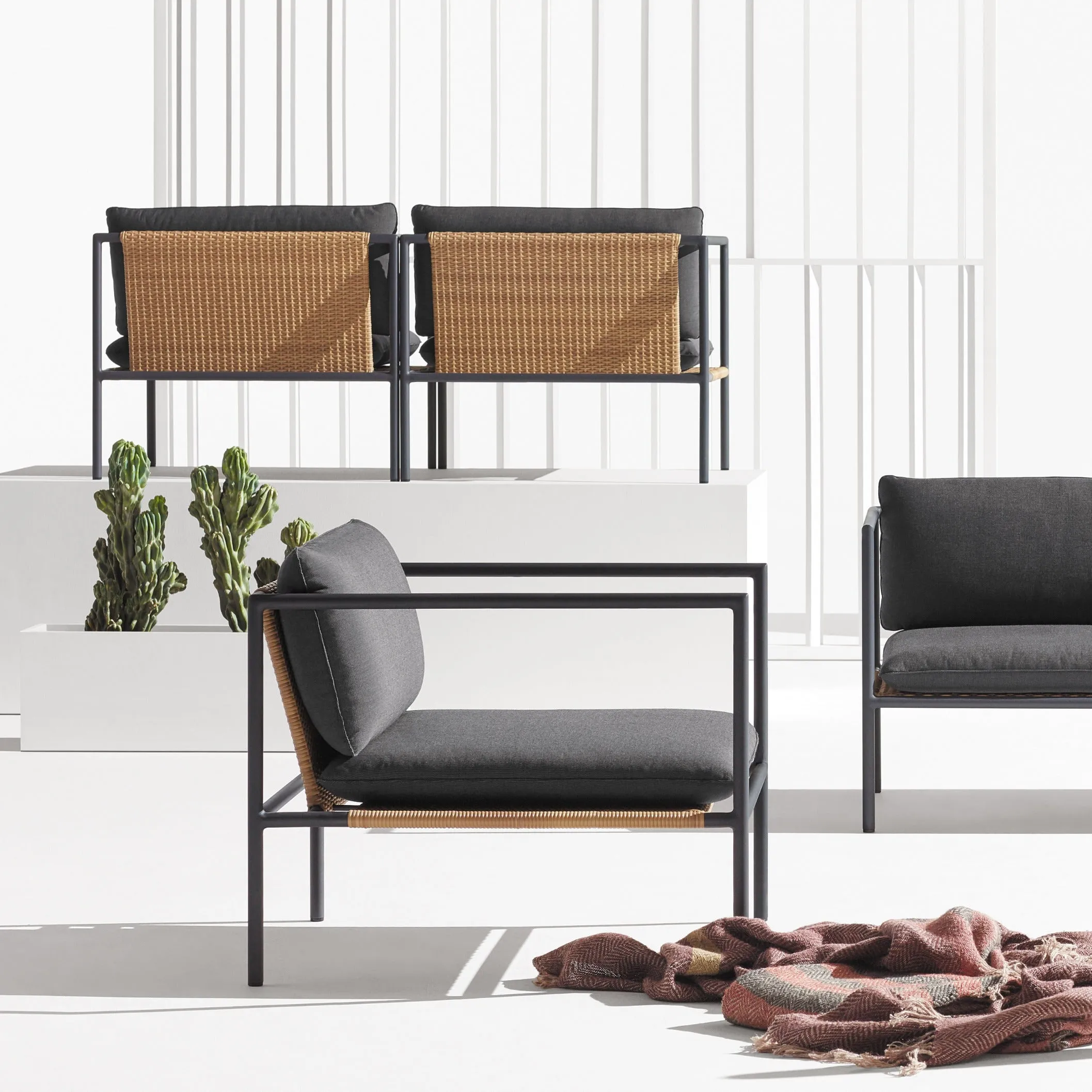Dog Days Outdoor Lounge Chair