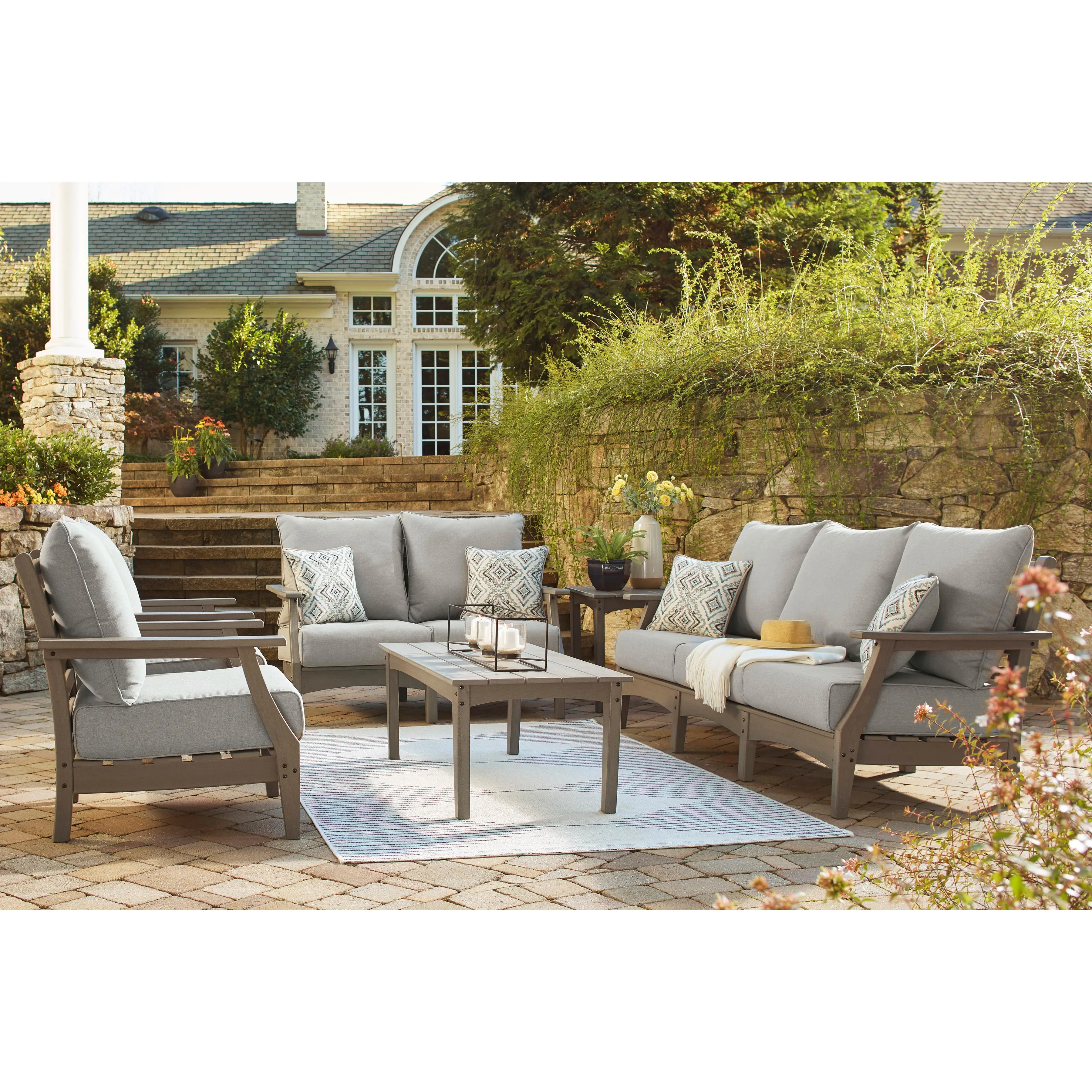 Signature Design by Ashley Visola P802-820 Lounge Chair with Cushion